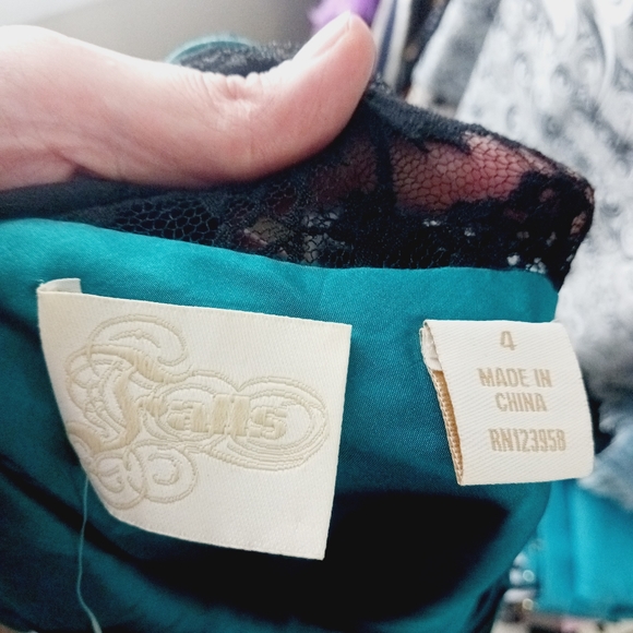 Silk dress made by Fall in a size 4 - Picture 7 of 7